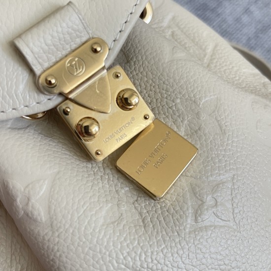 P500 EXCLUSIVE CUSTOMIZED ACTUAL TOP ORIGINAL REINFORCED CHIP EDITION M14549 FULL MINI SHOULDER BAG Nano No BACKPACK M13656 This season's Nano No backpack comes in a sophisticated two-tone color scheme for day or night. Leather is embellished with a light