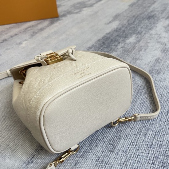 P500 EXCLUSIVE CUSTOMIZED ACTUAL TOP ORIGINAL REINFORCED CHIP EDITION M14549 FULL MINI SHOULDER BAG Nano No BACKPACK M13656 This season's Nano No backpack comes in a sophisticated two-tone color scheme for day or night. Leather is embellished with a light