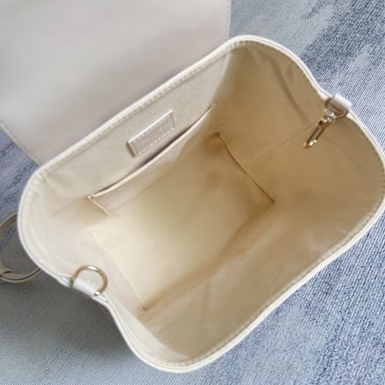 P580 Exclusive Customized Real Top Original Enhanced M15113 Beige Gradient Full Leather Embossed Shoulder Bag Series BACKUP Shoulder Bag M47072 This Backup Shoulder Bag is made from low-profile Monogram Empreinte cowhide leather with Monogram embossing Re