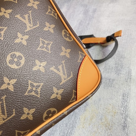 P370 Exclusive Customized Actual Top Original Reinforced Semi-Steel 163C01 Dynamic Chip Full Steel Hardware M 25979 This Discovery Cargo shoulder bag is made of Monogram canvas with distressed cowhide trim and a subdued fabric lining for a handsome upgrad