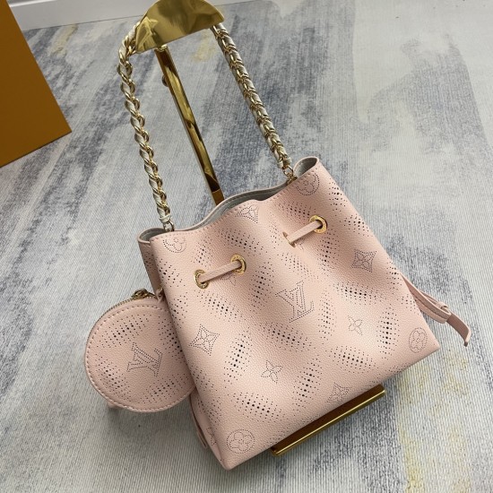 p520 Exclusive customized real top quality original single enhanced dynamic variable size M13840 This Bella handbag is a fresh interpretation of the season's Mahina Bloom pattern with delicate perforated Monogram florals spread across the full width of th