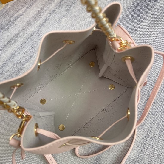 p520 Exclusive customized real top quality original single enhanced dynamic variable size M13840 This Bella handbag is a fresh interpretation of the season's Mahina Bloom pattern with delicate perforated Monogram florals spread across the full width of th