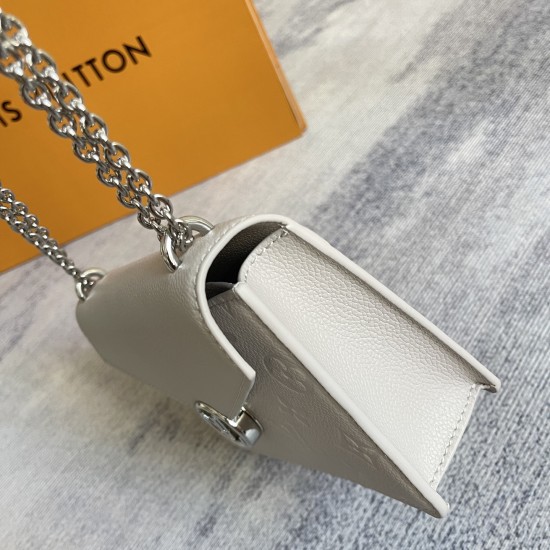 p450 EXCLUSIVE CUSTOMIZED ACTUAL TOP ORIGINAL ENHANCED CHIP EDITION M13570 This elegant chain charm wallet, Rosy, comes in a timeless, classic burgundy colorway that complements any look. It's crafted from the house's iconic Monogram Empreinte leather and