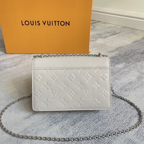 p450 EXCLUSIVE CUSTOMIZED ACTUAL TOP ORIGINAL ENHANCED CHIP EDITION M13570 This elegant chain charm wallet, Rosy, comes in a timeless, classic burgundy colorway that complements any look. It's crafted from the house's iconic Monogram Empreinte leather and