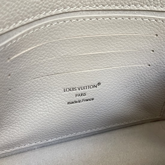 p450 EXCLUSIVE CUSTOMIZED ACTUAL TOP ORIGINAL ENHANCED CHIP EDITION M13570 This elegant chain charm wallet, Rosy, comes in a timeless, classic burgundy colorway that complements any look. It's crafted from the house's iconic Monogram Empreinte leather and