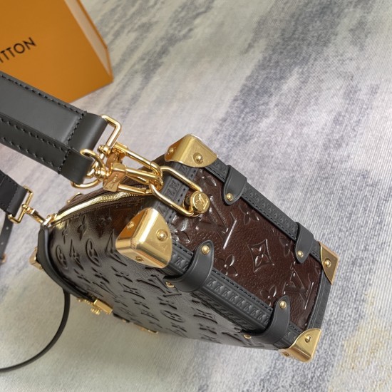 p550 Exclusive Customized Actual Top Original Enhanced Chip Edition M26304 Top Original Dynamic 163 Continuing Louis Vuitton's tradition of trunk-making in the Fall/Winter 2025 collection, the Side Trunk medium bag is crafted in iconic Monogram Saga leath