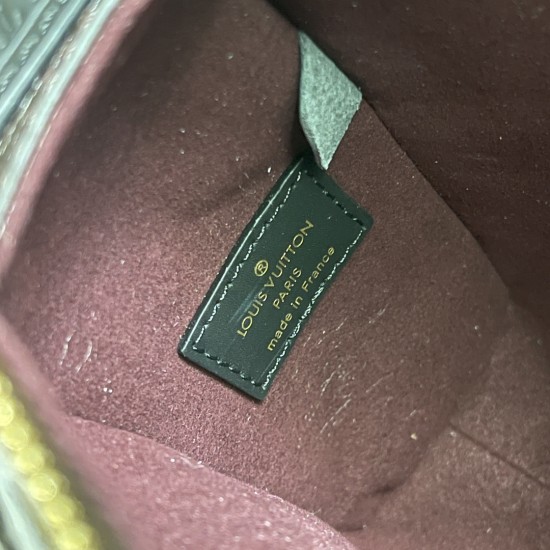 p550 Exclusive Customized Actual Top Original Enhanced Chip Edition M26304 Top Original Dynamic 163 Continuing Louis Vuitton's tradition of trunk-making in the Fall/Winter 2025 collection, the Side Trunk medium bag is crafted in iconic Monogram Saga leath