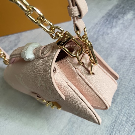 P460 Exclusive Customized Real Photo Dynamic 163c01 Chip Top Original Enhanced M14208 Pink Print This Pochette Mtis East West handbag is made from Monogram Empreinte embossed leather and showcases the brand's fusion of style and modernity with a tradition