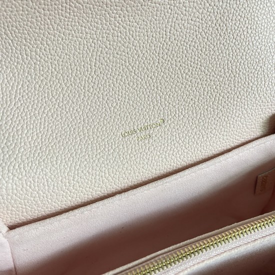 P460 Exclusive Customized Real Photo Dynamic 163c01 Chip Top Original Enhanced M14208 Pink Print This Pochette Mtis East West handbag is made from Monogram Empreinte embossed leather and showcases the brand's fusion of style and modernity with a tradition