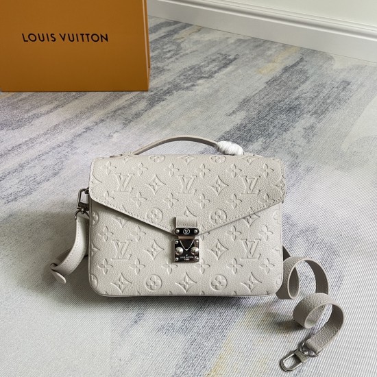 P520 Exclusive Customized Real Shots Dynamic 163c Chip Top Original Enhanced M13481 Top Original Home Background Real Shots This Pochette Metis MM showcases House's updated Monogram Empreinte Leather with a tonal silhouette that is a chic everyday choice 
