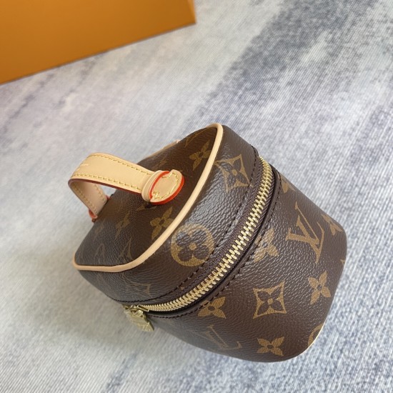 P250exclusive customized real photo dynamic 163c01 top original reinforced M44936 old flower top original real photo in the background of the home Nice Nano cosmetic bag in Monogram canvas shaped in a compact configuration can be placed in the bathroom to