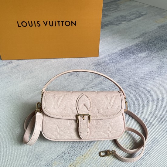 P320 Exclusive Customized Background Top Original Reinforced Dynamic Chip M83300 Apricot M83566 Pink M83592 Blue Top Original This Nano Diane handbag condenses the classic shape of the Diane handbag into a two-tone Monogram Empreinte leather rendering wit