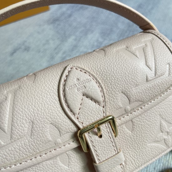 P320 Exclusive Customized Background Top Original Reinforced Dynamic Chip M83300 Apricot M83566 Pink M83592 Blue Top Original This Nano Diane handbag condenses the classic shape of the Diane handbag into a two-tone Monogram Empreinte leather rendering wit