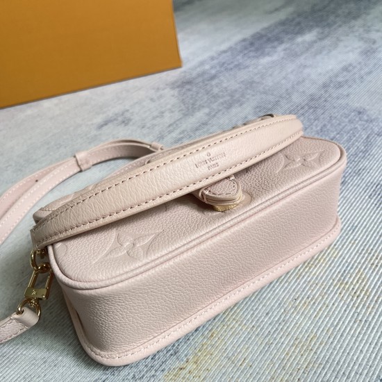 P320 Exclusive Customized Background Top Original Reinforced Dynamic Chip M83300 Apricot M83566 Pink M83592 Blue Top Original This Nano Diane handbag condenses the classic shape of the Diane handbag into a two-tone Monogram Empreinte leather rendering wit