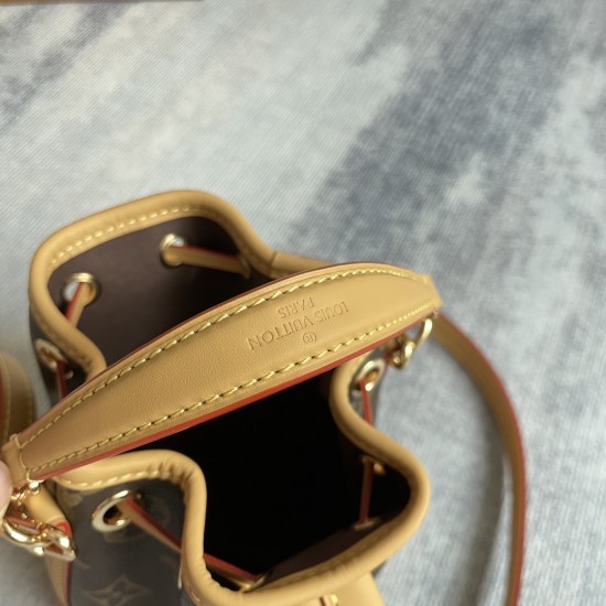 P220 EXCLUSIVE CUSTOMIZED FILMATURED DYNAMIC CHIP PREMIUM ORIGINAL REINFORCED MODEL Nano No Handbag Distilled from the classic 1932 No Handbag configuration, the Nano No Handbag is trimmed in Monogram canvas and cowhide leather, combining traditional desi