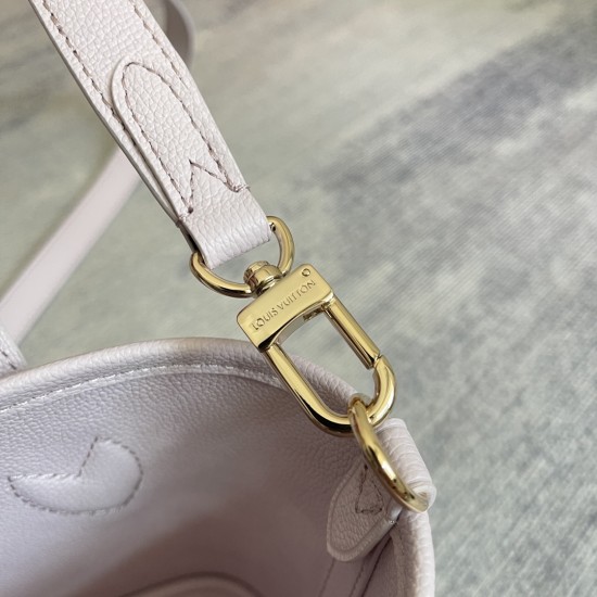 P450 EXCLUSIVE CUSTOMIZED ACTUAL TOP ORIGINAL REINFORCED VARIANT CHIP M25656 PURPLE NEVERFULL BANDOULIRE INSIDE OUT BB HANDBAG This season's take on a classic design is a reversible version of the iconic Monogram canvas and grained leather, split between 