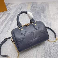 P440 Exclusive Customized Real Photo Motion Chip Premium Original Reinforced First Layer Leather M14200 Crafted from two-tone Monogram Empreinte leather embellished with the LV logo and Monogram floral motif, this Speedy Bandoulire 20 handbag is a modern 