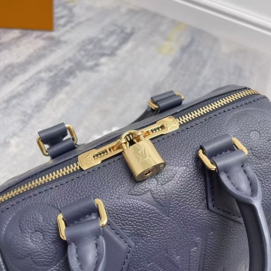 P440 Exclusive Customized Real Photo Motion Chip Premium Original Reinforced First Layer Leather M14200 Crafted from two-tone Monogram Empreinte leather embellished with the LV logo and Monogram floral motif, this Speedy Bandoulire 20 handbag is a modern 