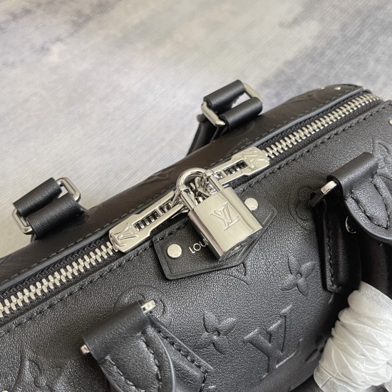 490 Exclusive Customized Real Top Original M14575 Top Original Dynamic Variable Monogram Bold Speedy 20 Trunk Handbag Clad in Monogram Canvas at Cruise 2025 This time around, the smooth Monogram-embossed cowhide leather is lined with lustrous metal pieces