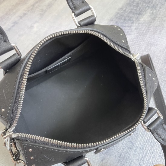 490 Exclusive Customized Real Top Original M14575 Top Original Dynamic Variable Monogram Bold Speedy 20 Trunk Handbag Clad in Monogram Canvas at Cruise 2025 This time around, the smooth Monogram-embossed cowhide leather is lined with lustrous metal pieces