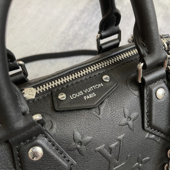 490 Exclusive Customized Real Top Original M14575 Top Original Dynamic Variable Monogram Bold Speedy 20 Trunk Handbag Clad in Monogram Canvas at Cruise 2025 This time around, the smooth Monogram-embossed cowhide leather is lined with lustrous metal pieces