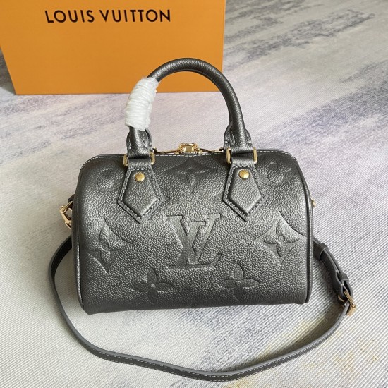 P480EXCLUSIVE CUSTOMIZED ACTUAL TOP ORIGINAL REINFORCED VARIANT CHIP M12013LV Ski Collection brings attention to off-piste styling with a lustrous version of the Speedy Bandoulire 20 handbagMonogram Empreinte leather with double-zipper closure and LV padl