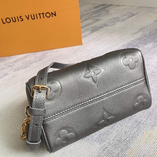 P480EXCLUSIVE CUSTOMIZED ACTUAL TOP ORIGINAL REINFORCED VARIANT CHIP M12013LV Ski Collection brings attention to off-piste styling with a lustrous version of the Speedy Bandoulire 20 handbagMonogram Empreinte leather with double-zipper closure and LV padl