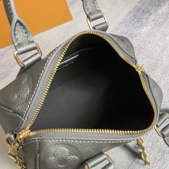 P480EXCLUSIVE CUSTOMIZED ACTUAL TOP ORIGINAL REINFORCED VARIANT CHIP M12013LV Ski Collection brings attention to off-piste styling with a lustrous version of the Speedy Bandoulire 20 handbagMonogram Empreinte leather with double-zipper closure and LV padl