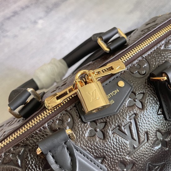 P590 Exclusive customized real shot top quality original single variable size chip M26392 This Speedy Trunk 25 handbag is a modern reinterpretation of Louis Vuitton's classic case, inheriting the genes of the brand's casemaking craftsmanship Select cowhid