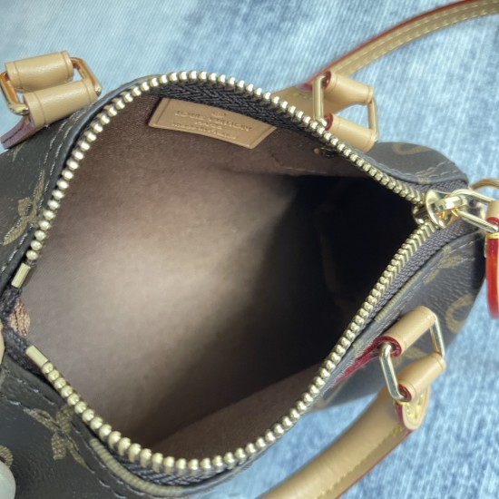 P210Exclusive customized real-life dynamic size-changing chips Top Original Reinforced NANO SPEEDY Handbag M81085 In classic Monogram canvas, the Nano Speedy handbag exudes ultimate femininity and is ideal for carrying your everyday essentials. This handb