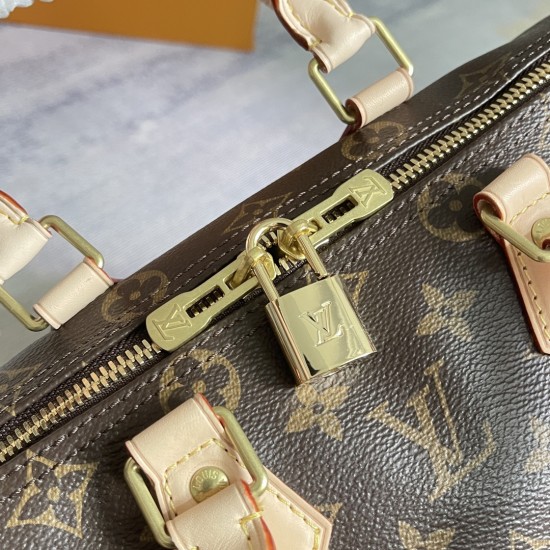 P300 Exclusive Customized Actual Top Original Enhanced Dynamic Chip M41113 Old Flower Top Original Customized Background Actual M46977 The Speedy line of handbags was originally designed for the traveler, using the name as a tribute to the booming metro s