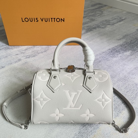 P480 Exclusive Customized Actual Top Original Reinforced Variable Chip M14207 Light GrayThis Speedy Bandoulire 20 handbag is rendered in Monogram Empreinte leather in an elegant palette that reflects the inspiration of LV's Milky Way collectionCompact sha