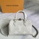 P480 Exclusive Customized Actual Top Original Reinforced Variable Chip M14207 Light GrayThis Speedy Bandoulire 20 handbag is rendered in Monogram Empreinte leather in an elegant palette that reflects the inspiration of LV's Milky Way collectionCompact sha