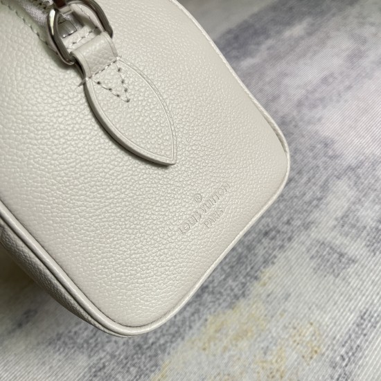 P480 Exclusive Customized Actual Top Original Reinforced Variable Chip M14207 Light GrayThis Speedy Bandoulire 20 handbag is rendered in Monogram Empreinte leather in an elegant palette that reflects the inspiration of LV's Milky Way collectionCompact sha