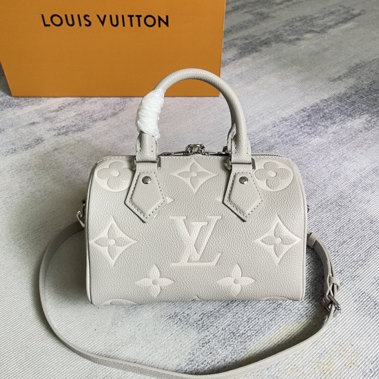 P480 Exclusive Customized Actual Top Original Reinforced Variable Chip M14207 Light GrayThis Speedy Bandoulire 20 handbag is rendered in Monogram Empreinte leather in an elegant palette that reflects the inspiration of LV's Milky Way collectionCompact sha