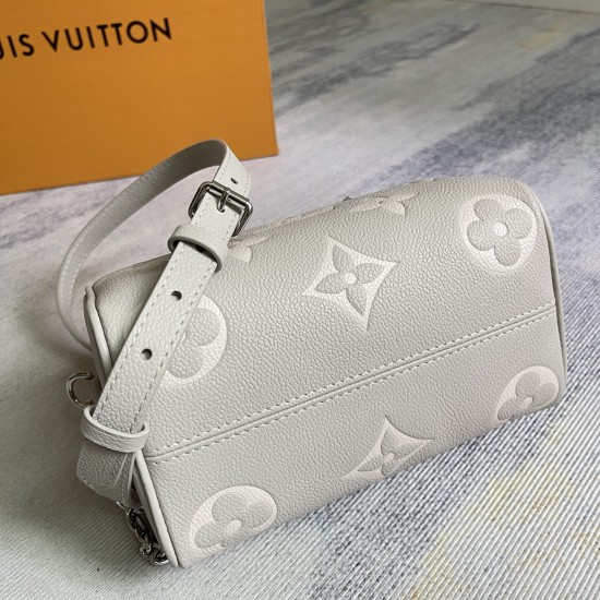 P480 Exclusive Customized Actual Top Original Reinforced Variable Chip M14207 Light GrayThis Speedy Bandoulire 20 handbag is rendered in Monogram Empreinte leather in an elegant palette that reflects the inspiration of LV's Milky Way collectionCompact sha