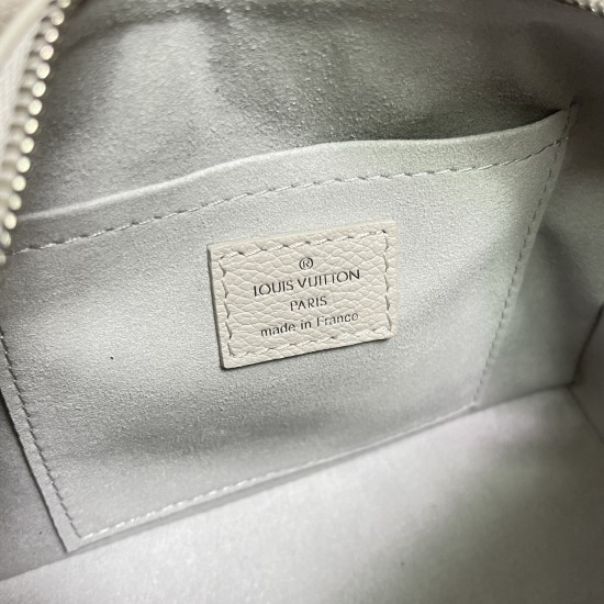 P480 Exclusive Customized Actual Top Original Reinforced Variable Chip M14207 Light GrayThis Speedy Bandoulire 20 handbag is rendered in Monogram Empreinte leather in an elegant palette that reflects the inspiration of LV's Milky Way collectionCompact sha