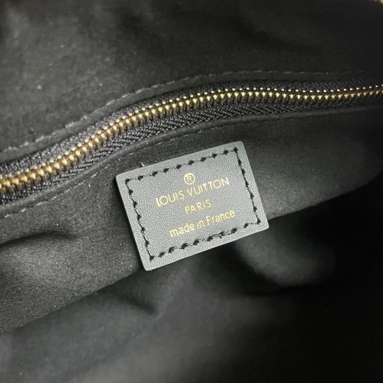 P410EXCLUSIVE CUSTOMIZED ACTUAL TOP ORIGINAL REINFORCED VARIANT CHIP M13146Speedy Trunk handbag reimagines a classic design with a bold concept for Louis Vuitton's Cruise 2025 showMonogram canvas with Monogram Reverse trim showcases Nicolas Ghesquire's si