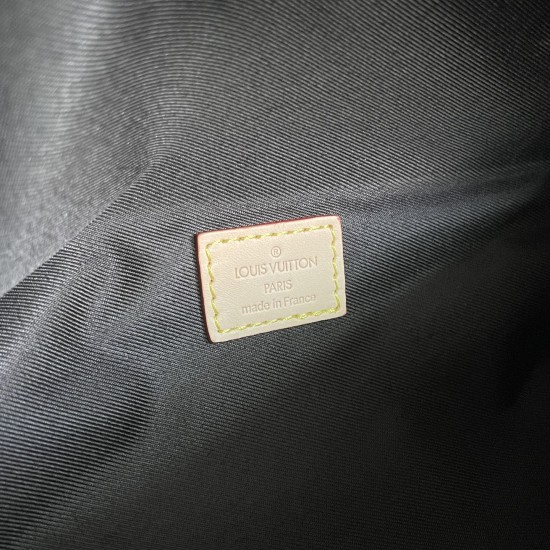 P260 EXCLUSIVE CUSTOMIZED REALISTIC DYNAMIC CHIP TOP ORIGINAL REINFORCEMENT M43644 Tailored from classic Monogram canvas and decorated with Louis Vuitton Paris leather patch, this fanny pack adds pure chic and casualness to a sporty look. It can be used a