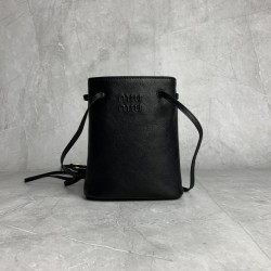 p4805NF460 black new mini bucket bag made of top imported lambskin leather is super soft and cost-effective can manage a variety of styles very playful and cute can be shoulder crossbody handheld shoulder shape varied bag is small but very able to load si