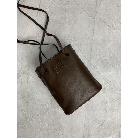 p4805NF460 heather color new mini bucket bag made of top imported lambskin leather super soft and cost-effective can manage a variety of styles very playful and lovely can be shoulder crossbody handheld shoulder shape varied bag is small but very able to 