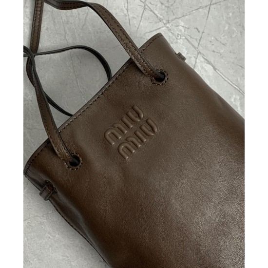 p4805NF460 heather color new mini bucket bag made of top imported lambskin leather super soft and cost-effective can manage a variety of styles very playful and lovely can be shoulder crossbody handheld shoulder shape varied bag is small but very able to 