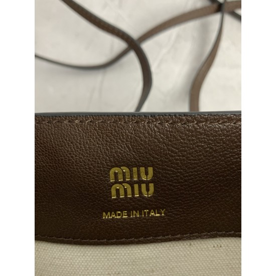 p4805NF460 heather color new mini bucket bag made of top imported lambskin leather super soft and cost-effective can manage a variety of styles very playful and lovely can be shoulder crossbody handheld shoulder shape varied bag is small but very able to 