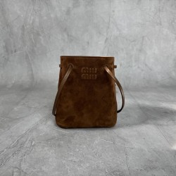 P4805NF460 light brown new mini bucket bag made of top imported lambskin leather is super soft and cost-effective can manage a variety of styles very playful and cute can be shoulder crossbody handheld shoulder shape varied bag is small but very loaded si