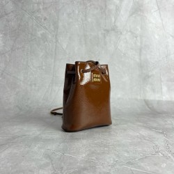 P4805NF460 new mini bucket bag patent leather brown using new wrinkle paint calfskin unique ice silk texture leather soft cost-effective can manage a variety of styles very playful and lovely can be shoulder crossbody handheld shoulder shape varied bag al