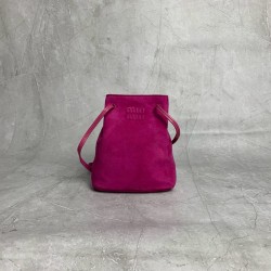 P4805NF460 new mini bucket bag made of top imported lambskin leather super soft and cost-effective can manage a variety of styles very playful and cute can be shoulder crossbody handheld shoulder shape varied bag although small but very able to load size 