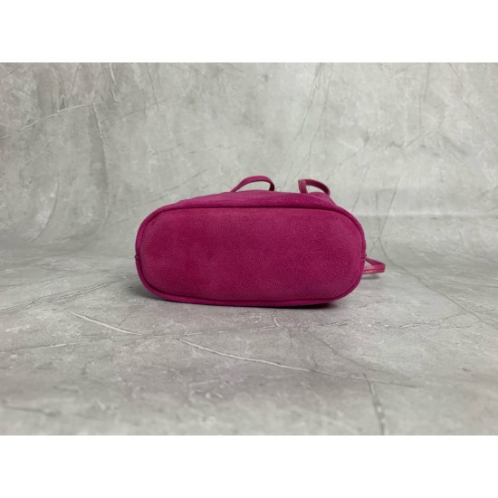 P4805NF460 new mini bucket bag made of top imported lambskin leather super soft and cost-effective can manage a variety of styles very playful and cute can be shoulder crossbody handheld shoulder shape varied bag although small but very able to load size 