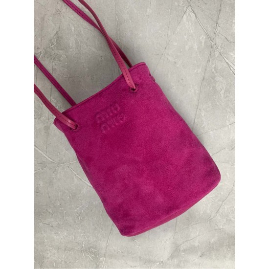 P4805NF460 new mini bucket bag made of top imported lambskin leather super soft and cost-effective can manage a variety of styles very playful and cute can be shoulder crossbody handheld shoulder shape varied bag although small but very able to load size 