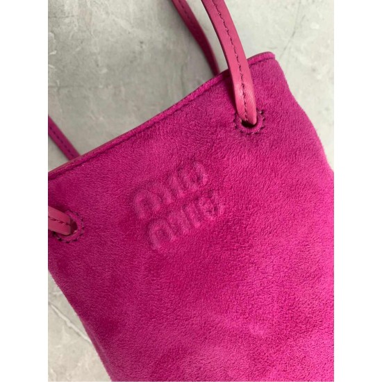 P4805NF460 new mini bucket bag made of top imported lambskin leather super soft and cost-effective can manage a variety of styles very playful and cute can be shoulder crossbody handheld shoulder shape varied bag although small but very able to load size 