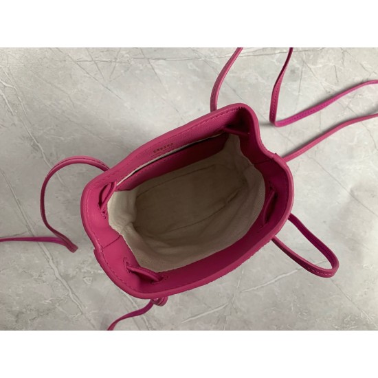 P4805NF460 new mini bucket bag made of top imported lambskin leather super soft and cost-effective can manage a variety of styles very playful and cute can be shoulder crossbody handheld shoulder shape varied bag although small but very able to load size 